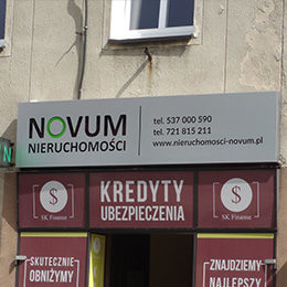 kasetonn-swietlny-dibond-srebrny-czesany